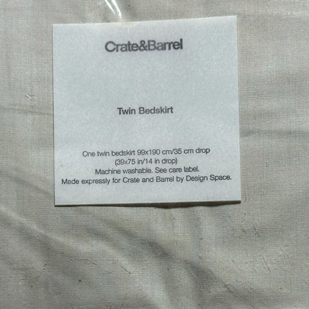 Crate & Barrel Times Square twin set 1 duvet cover,2 standard shams &1 bedskirt